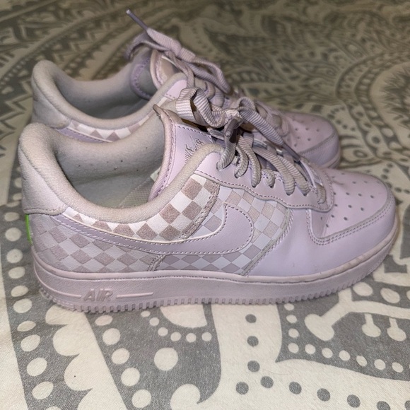 Nike Women’s Air Force 1 Low ‘Barely Grape’ - Picture 3 of 4